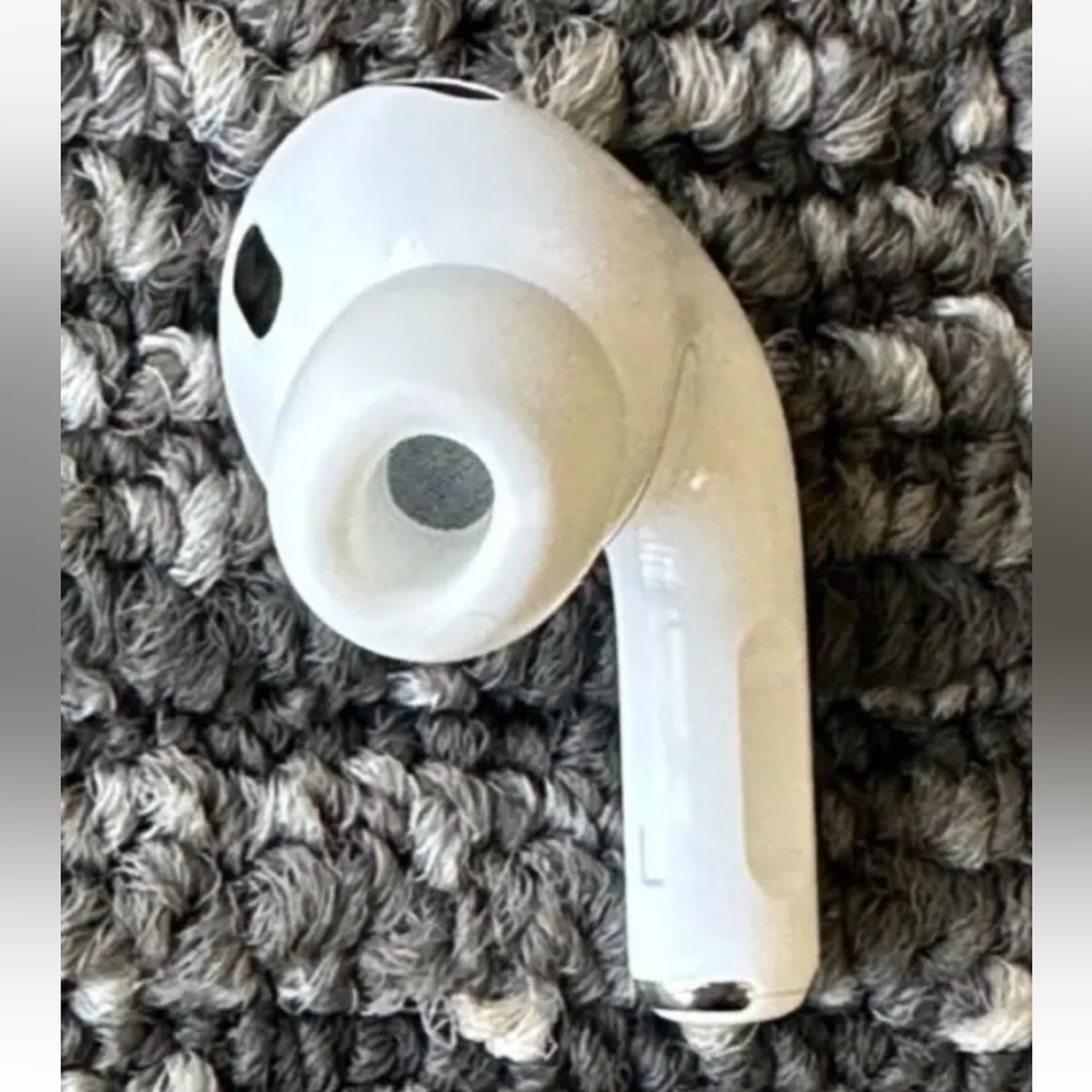 Apple AirPod pro 2nd generation left side only model A2699